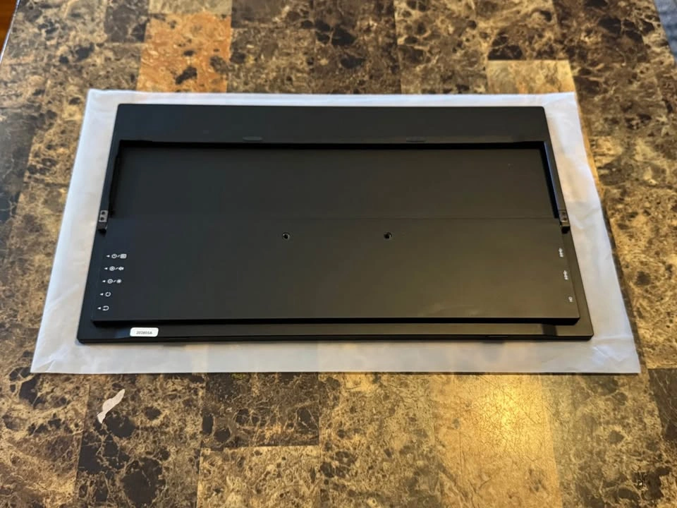 15.6” Battery Wireless Portable Monitor - photo 3