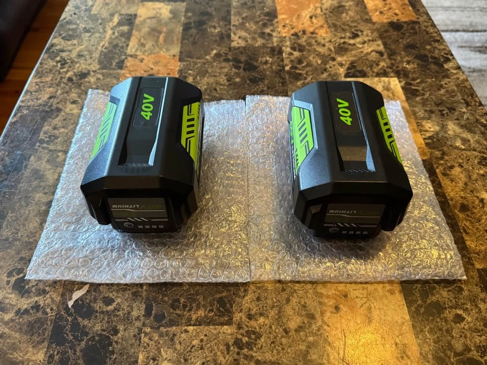2 Pack Battery & Charger - photo 2