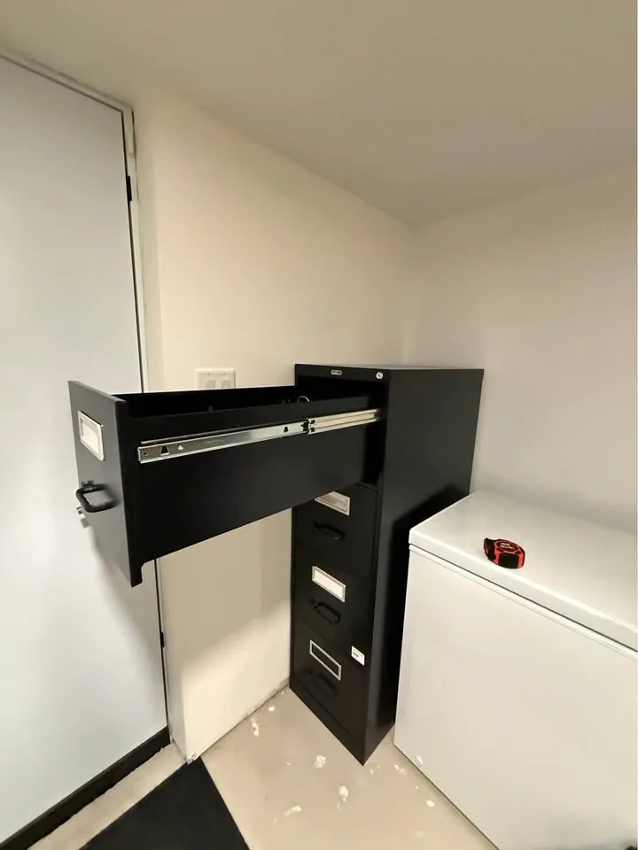 4-Drawer Locking Steel Filing Cabinet – Excellent Condition - photo 3