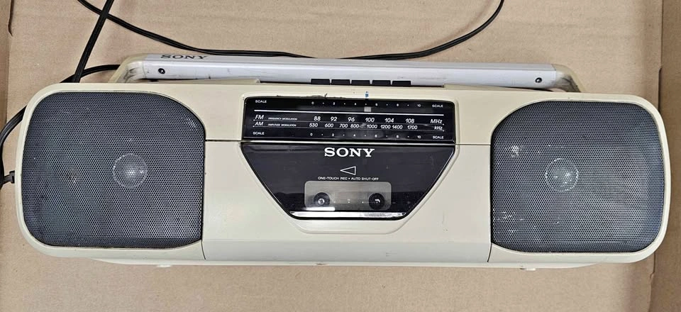 Vintage SONY CFS-201 Boombox Radio - AM/FM Only