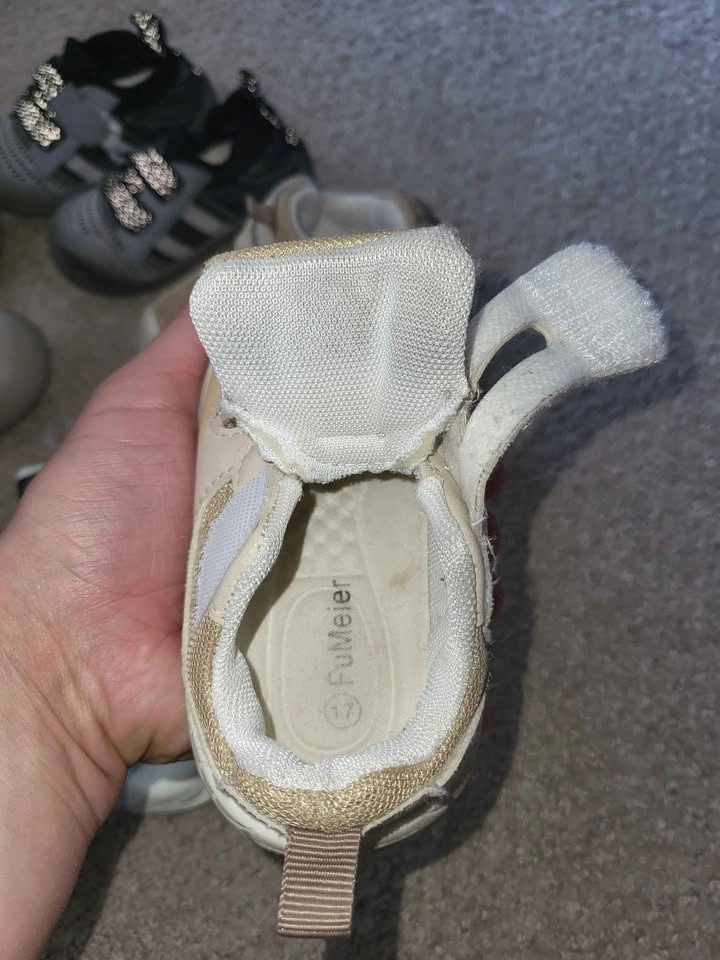 Infant size 6 (15-18 month) shoes and socks - photo 2