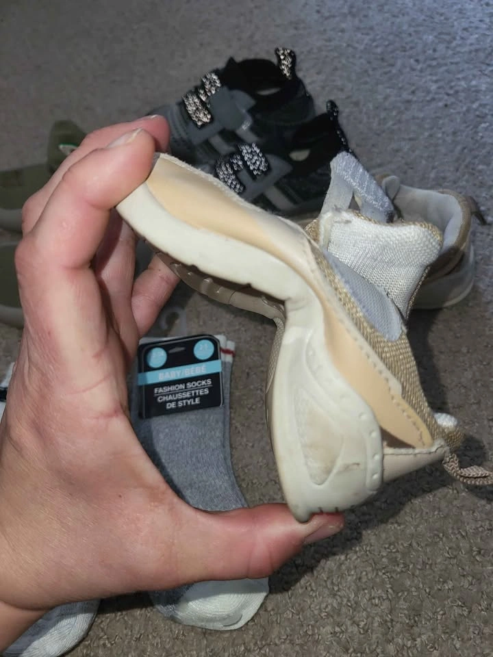Infant size 6 (15-18 month) shoes and socks - photo 3