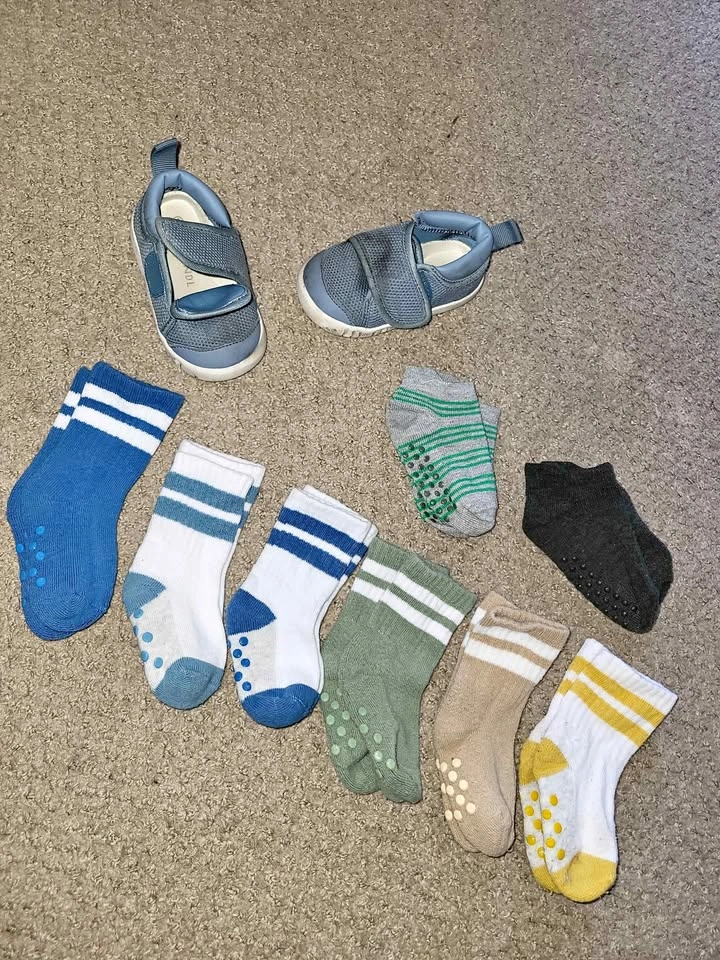 Infant shoes and socks 9-12 month (infant 4.5)