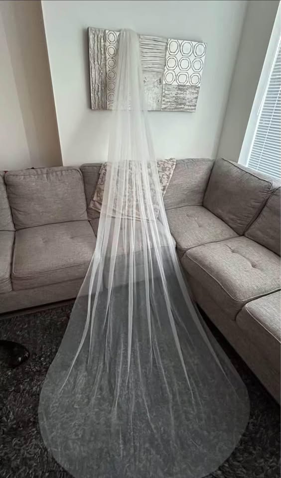 Cathedral Raw edge Veil Soft white & ivory - photo 5