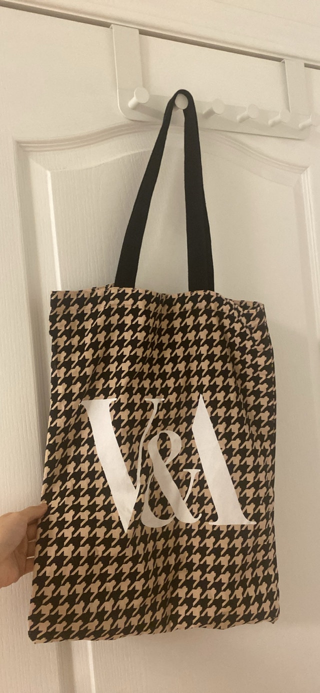 V&A Museum Pink Houndstooth tote bag