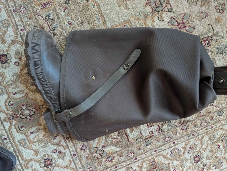 Hip waders used twice. Men's size 6 so ladies 7.5 - photo 2
