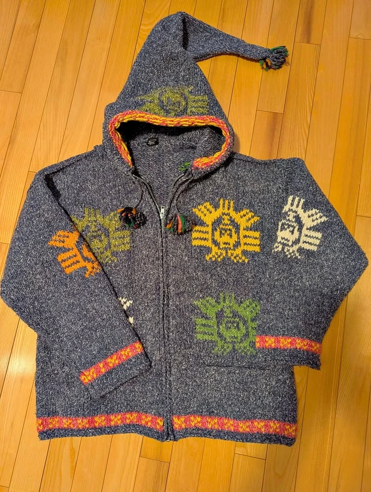 Peruvian sweater. Size M Authentic design.