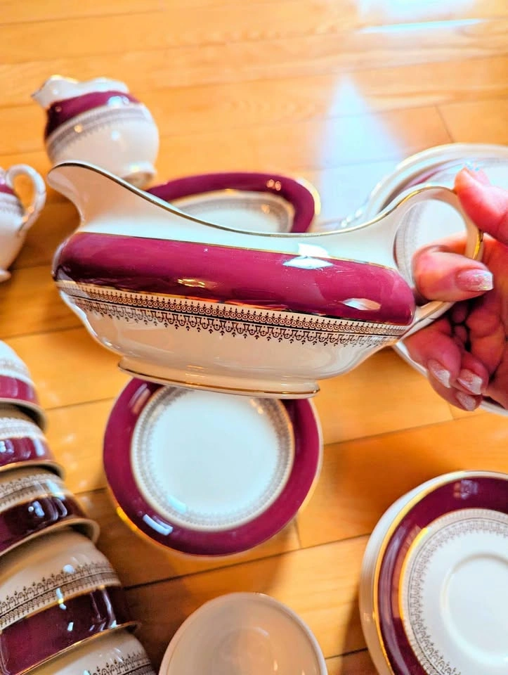 Burgundy Gold 8 PC Dinnerware Set with Serving Pieces