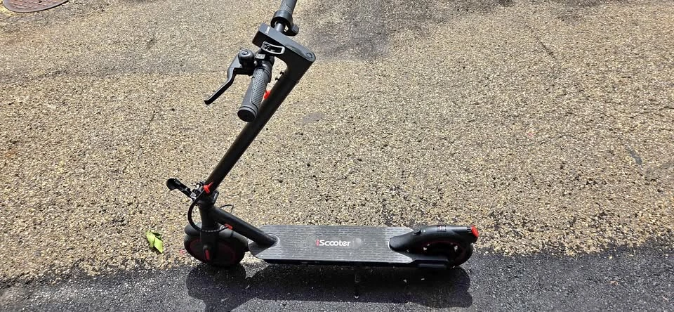 iScooter Electric Scooter – AS IS / FOR PARTS