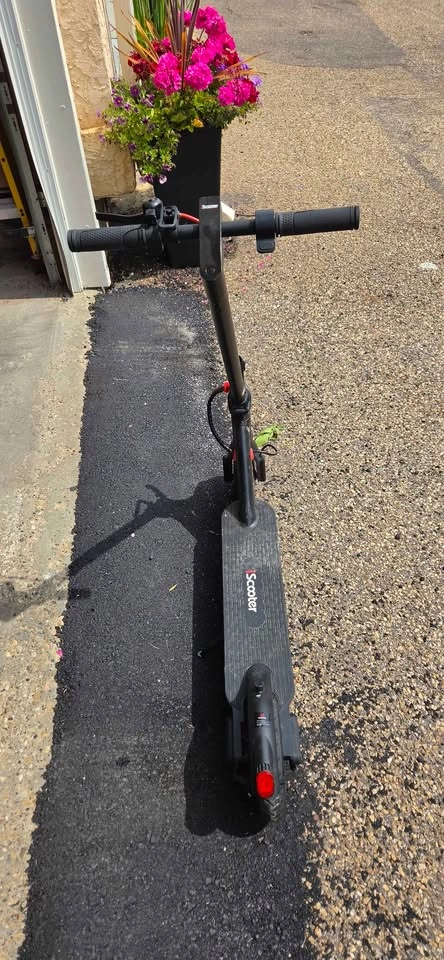 iScooter Electric Scooter – AS IS / FOR PARTS - photo 2