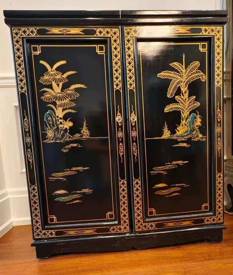 Vintage Oriental Black & Gold Lacquered Flip-Top Bar Cabinet - photo 2