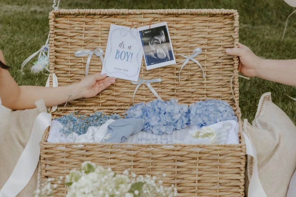 Photo ready gender reveal basket and picnic setups - photo 2