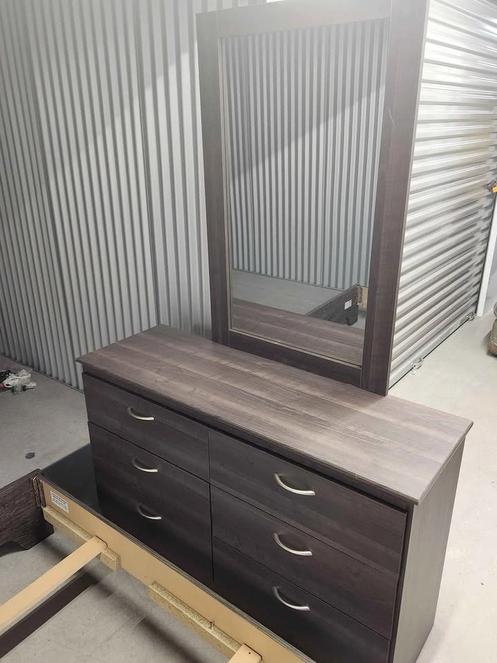 🇨🇦  Queen Bedroom Set - The Brick - photo 5