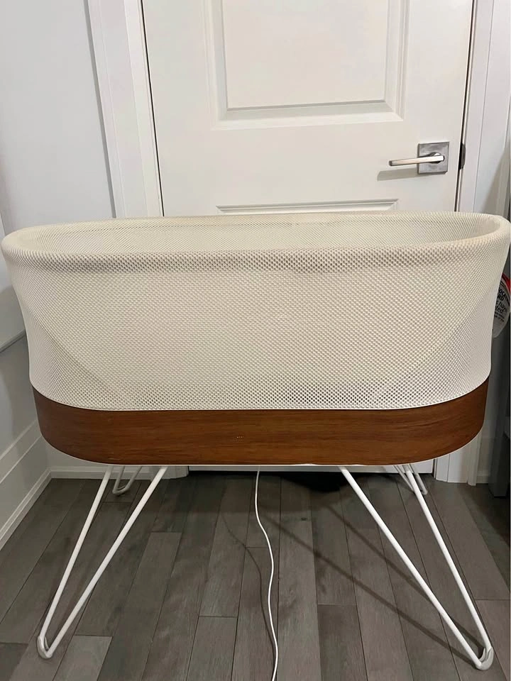 Happiest Baby SNOO (includes: 2 sleep sacks and 2 sheets)
