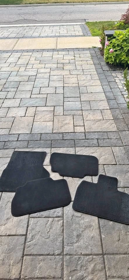 BMW IX SUMMER MATS FACTORY BRAND NEW NEGOTIABLE