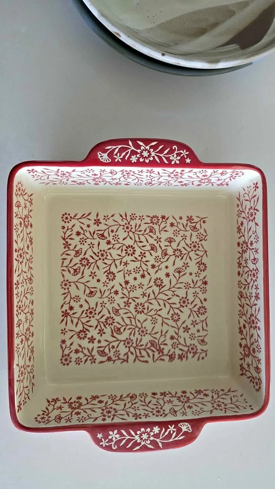 Temp-tations Floral Lace Red Square Baker