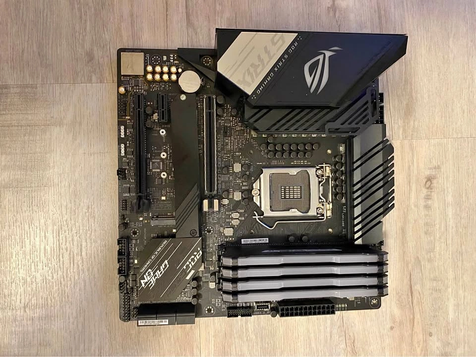 Asus ROG Strix Z490-G Motherboard & 32GB Corsair DDR4 RAM