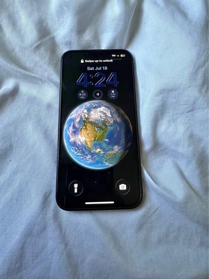 Apple iPhone 13 (Carrier Unlocked)