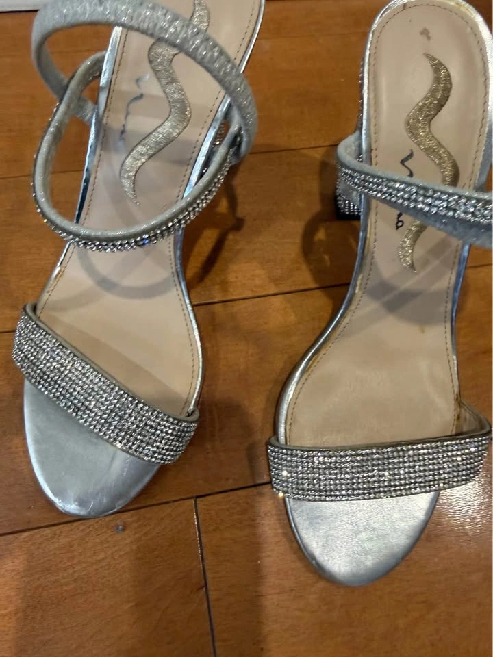 Nina Silver Rhinestone Block Heel Sandals Size 6M - photo 2