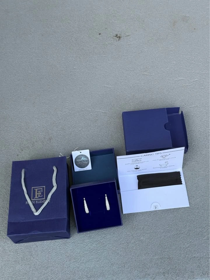 Ear Rings. Beautiful quality and design. Original Swarovski. - photo 3