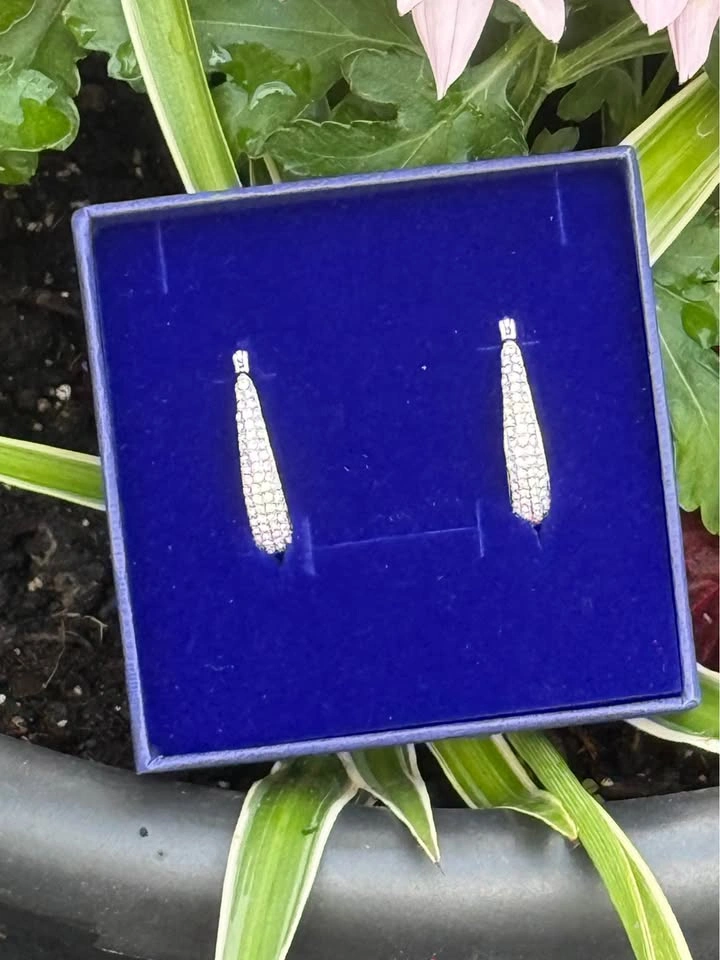 Ear Rings. Beautiful quality and design. Original Swarovski. - photo 4