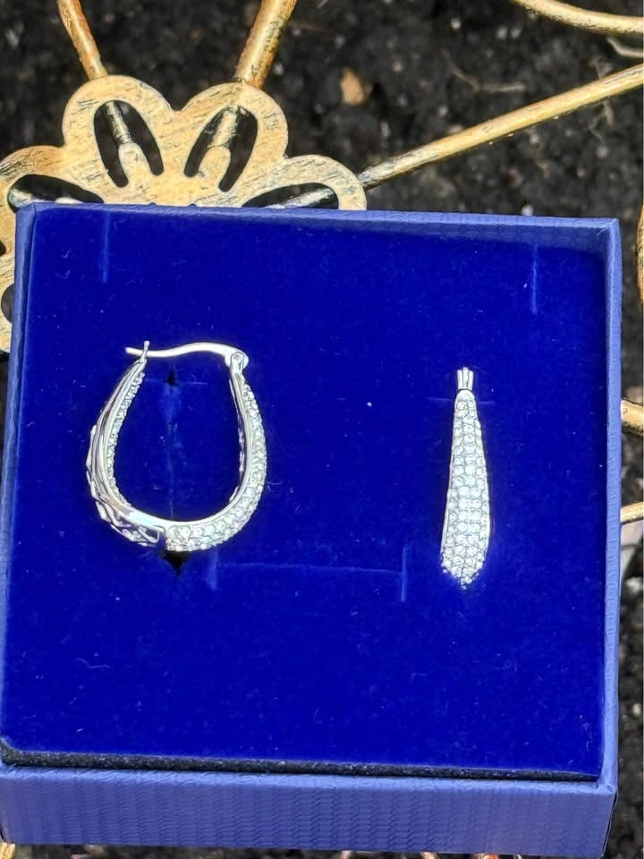 Ear Rings. Beautiful quality and design. Original Swarovski. - photo 5