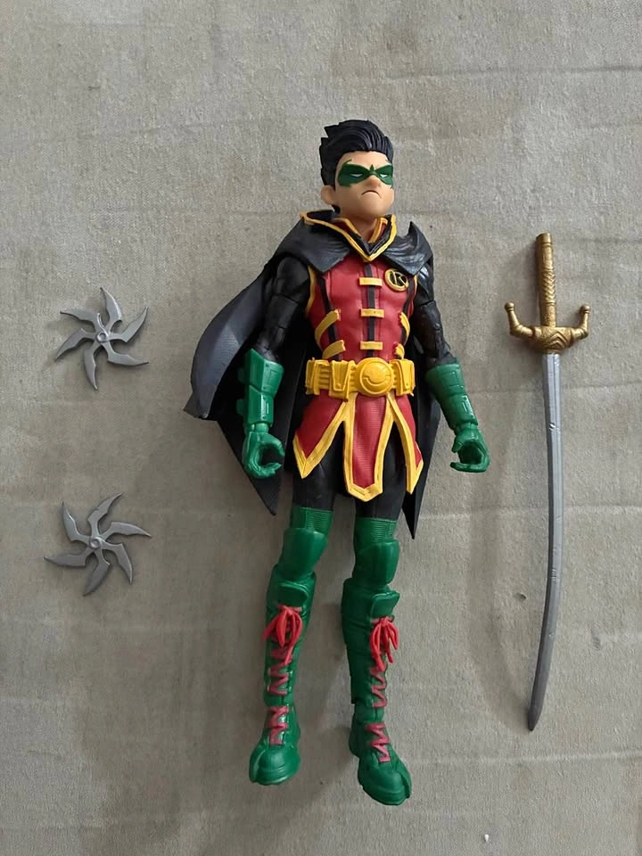 McFarlane Toys DC Multiverse Robin (Damian Wayne) figure