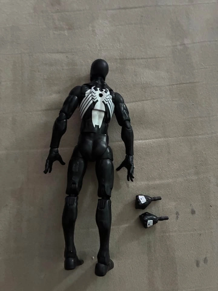 Hasbro Marvel Legends Symbiote Spider-Man (Black Suit) 6-inch ac - photo 2