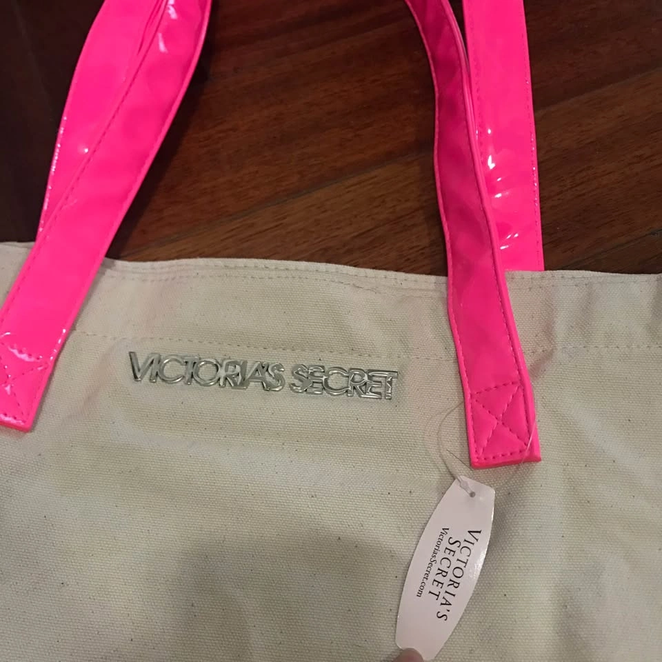 Victoria’s Secret Beach Tote - photo 3