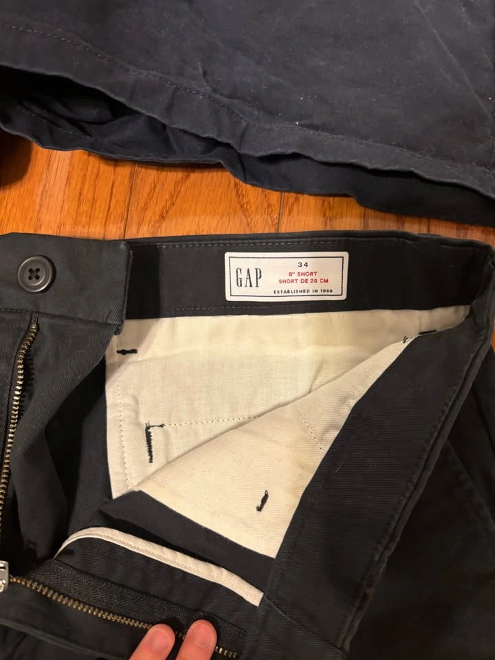 Gap 8" Shorts - Size 34 - photo 3