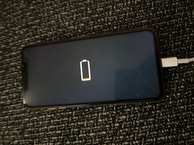 Iphone X broken (read ad)