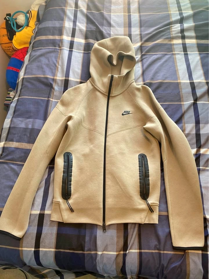 Beige Nike tech fleece tracksuit