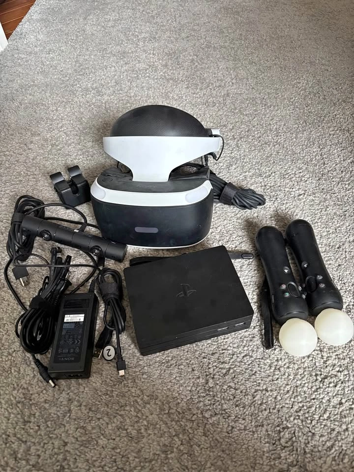 Sony PlayStation VR Headset Bundle w Camera & Move Controllers