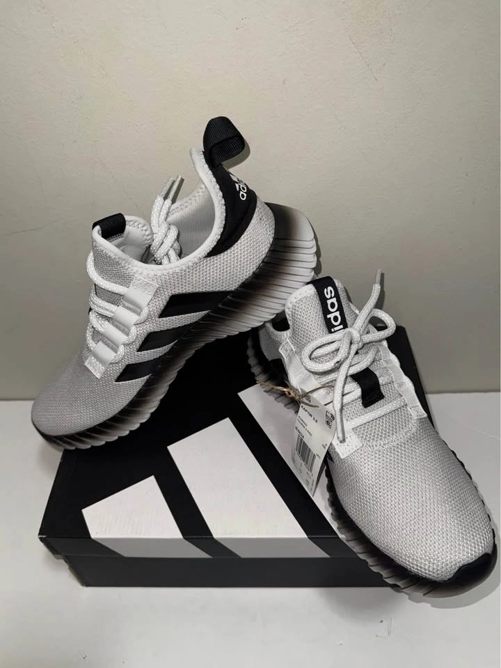 New Adidas Men Running Shoes. Size 9.5 US. - photo 2