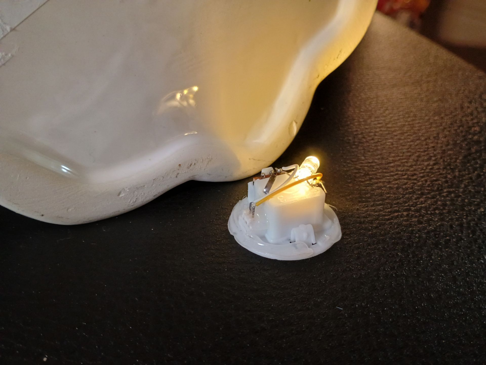 White Ceramic Light Up Ghost Decor - photo 4