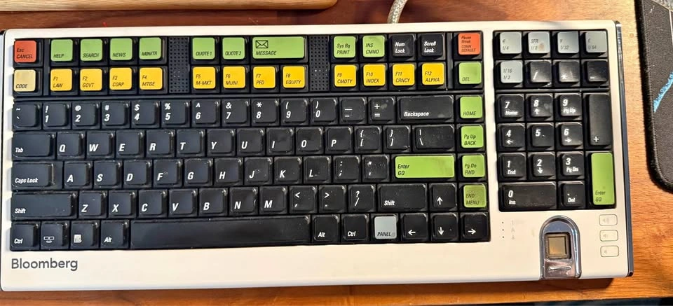 Bloomberg FRE100 financial terminal keyboard