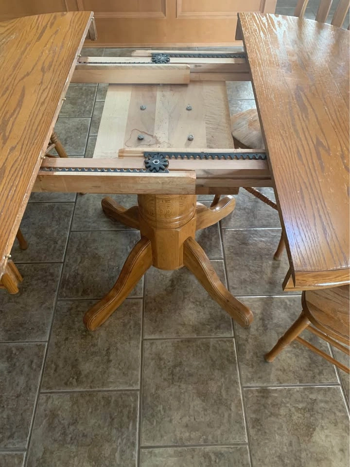 Oak Round Table and Chairs with Leaf Insert - photo 4