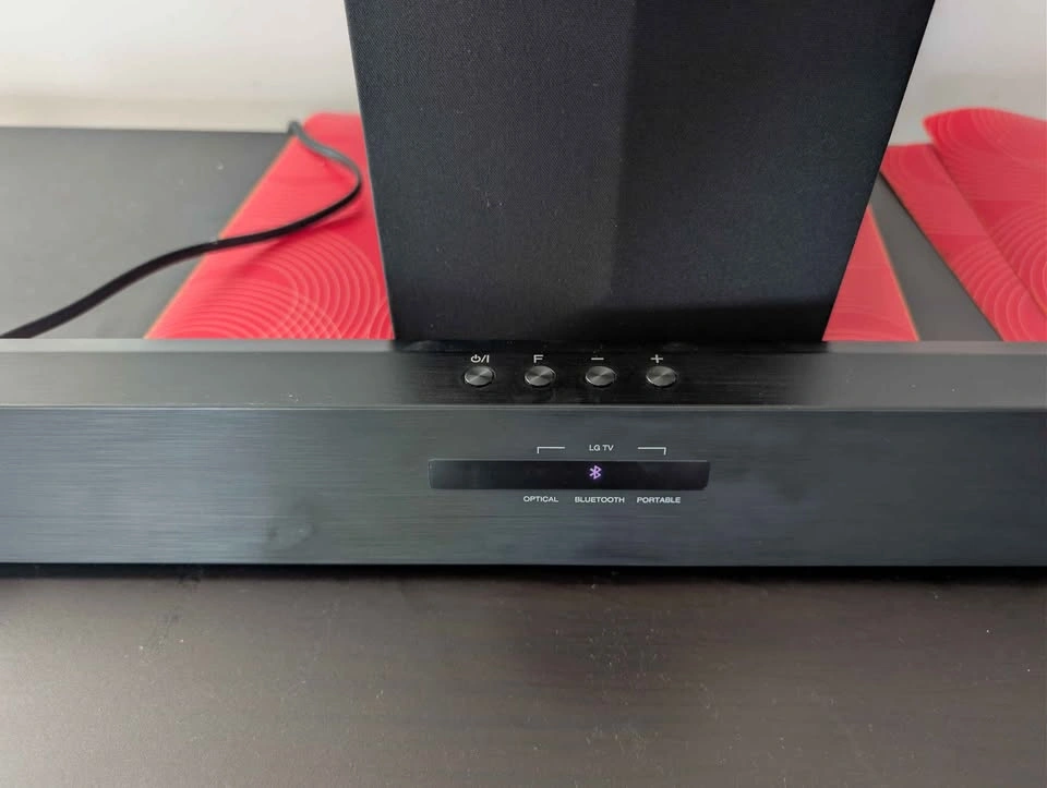 LG 2.1 Channel Soundbar with Wireless Subwoofer (SH3B) - photo 2