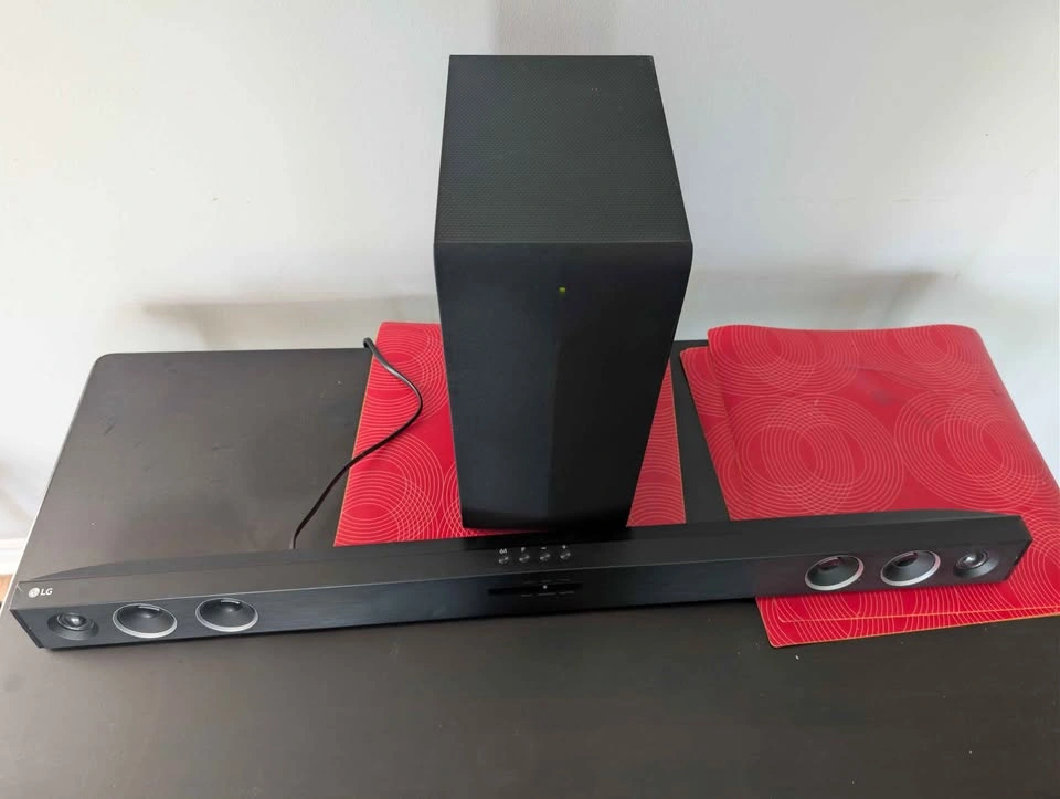 LG 2.1 Channel Soundbar with Wireless Subwoofer (SH3B) - photo 3