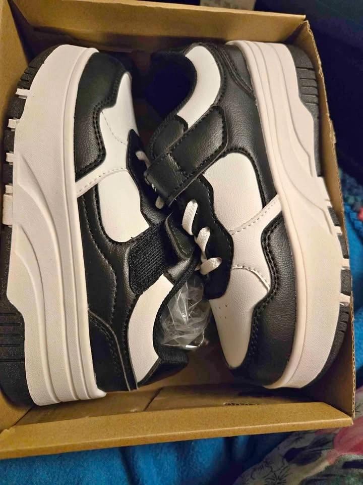 Roller Skate Shoes for Boys Girls Detachable Sneakers