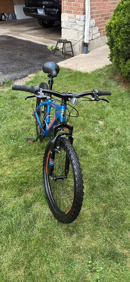Mongoose flat Rock 24 inch bike - photo 3
