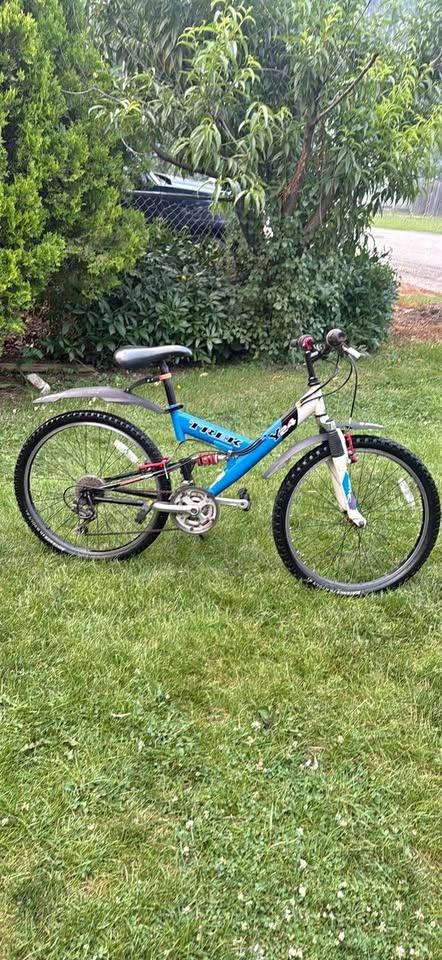 Trek y 24