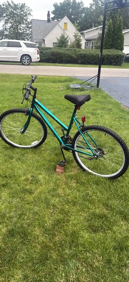 Roadmaster MT Fury 26-inch 15-speed Bike - photo 4