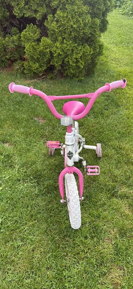 Huffy seastos 12 inch bike for a little girl - photo 3