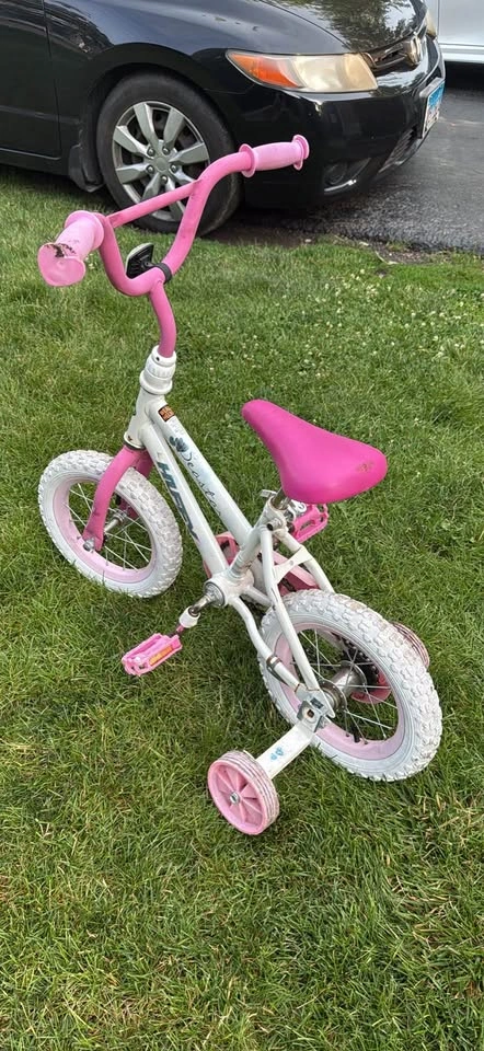 Huffy seastos 12 inch bike for a little girl - photo 5