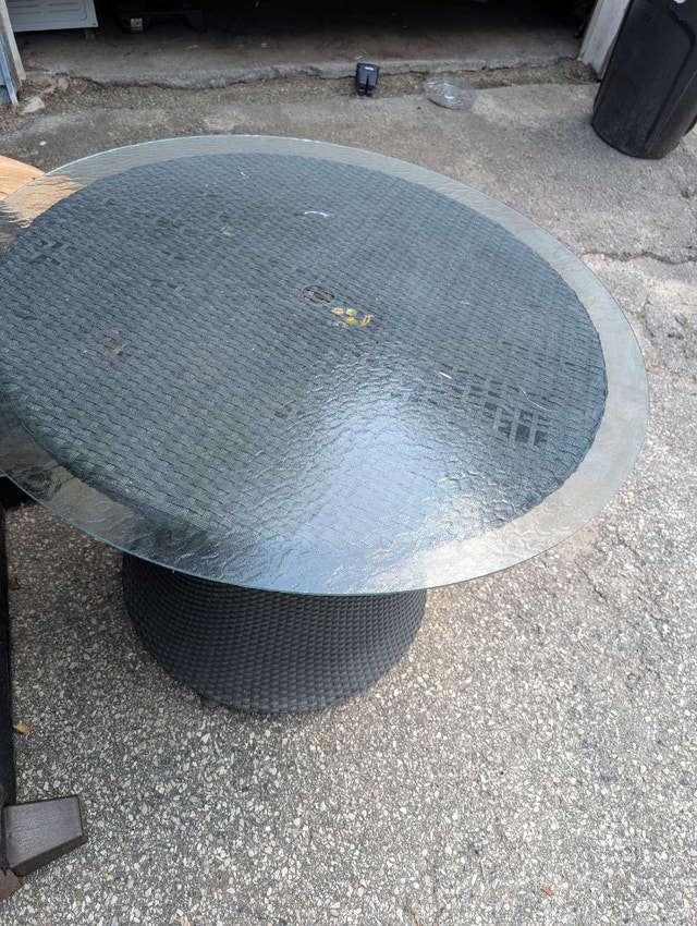 Free outdoor table - photo 2