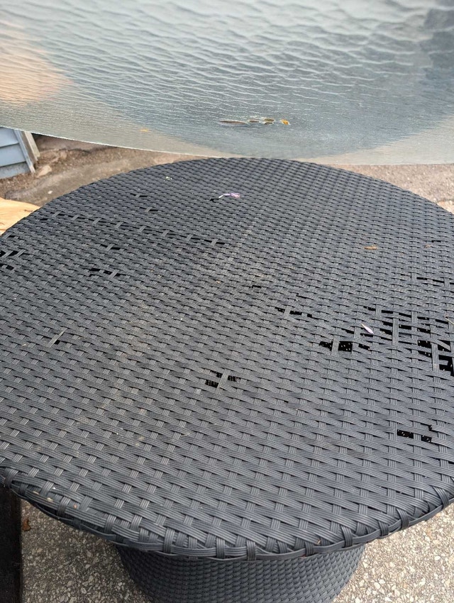 Free outdoor table - photo 3