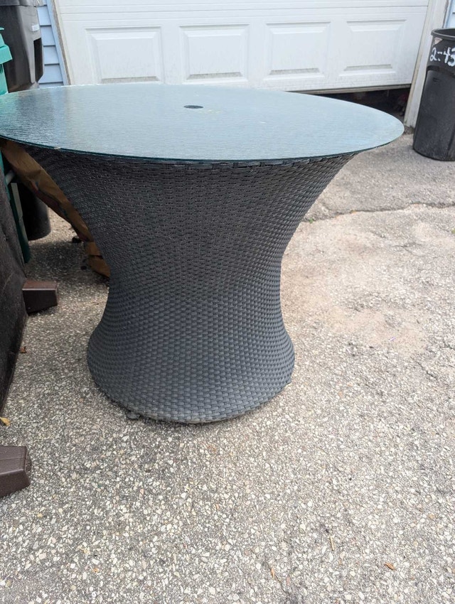 Free outdoor table - photo 4