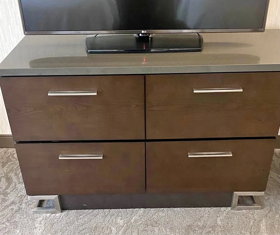 4-drawer dresser: brand new (commercial grade)