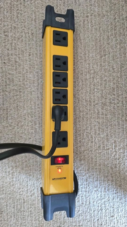 Mastercraft 6-Outlet Power Bar - photo 3